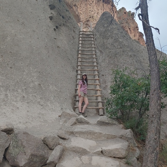 Meet your Posher, Jennifer - Picture 2 of 5